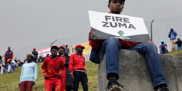 Supporters of various opposition parties hold placards calling for the removal of President Jacob Zuma outside the Constitutional Court in Johannesburg, South Africa, May 15, 2017. REUTERS/Marius Bosch