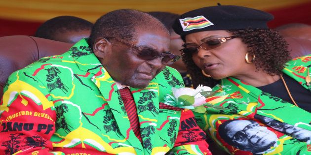 Zimbabwean President Robert Mugabe speaks with his wife Grace during a rally in Marondera, Zimbabwe, June 2, 2017. Photo: REUTERS/Philimon Bulawayo