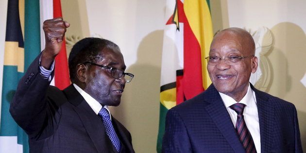 Zimbabwe's President Robert Mugabe (L) gestures as South Africa's President Jacob Zuma looks on at the end of a press briefing at the Union building in Pretoria, April 8, 2015.