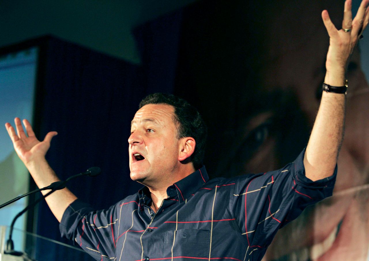 Tony Leon launches the DA's manifesto on January 26, 2006. His signature campaign was the "Fight back!" effort of 1999.