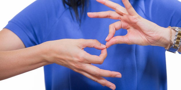 how do you say hi and bye in sign language