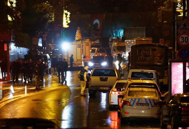 Police forensic experts examine an area near an Istanbul nightclub, following a gun attack, Turkey, January 1, 2017. REUTERS/Osman Orsal