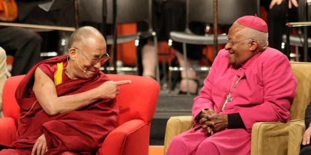 Exiled Tibetan spiritual leader The Dalai Lama (L) shares a laugh with Archbishop Desmond Tutu as they both take part in a dialogue on youth and spiritual connection as part of a five-day event to teach compassion to children in Seattle, Washington, April 15, 2008. REUTERS/Robert Sorbo (UNITED STATES - POLITICS RELIGION) BEST QUALITY AVAILABLE