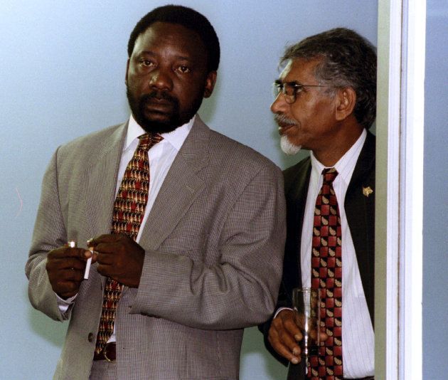 The ANC's Cyril Ramaphosa (L) and Mac Maharaj take a cigarette break during a speech, April 20, 1994.