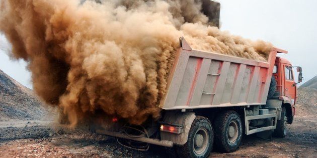 Communities that live near mines are exposed to particles of dust from these mines, which affect their health.