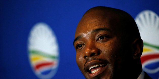 Leader of South Africa's Democratic Alliance (DA) Mmusi Maimane speaks during a news conference in Johannesburg, South Africa April 1, 2016. REUTERS/Siphiwe Sibeko/File Photo