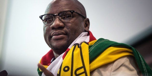 Zimbabwean Pastor Evan Mawarire addresses students during a lecture at Wits University in Johannesburg, on July 28, 2016.