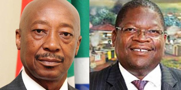 Sars boss Tom Moyane (L) and Jonas Makwakwa.