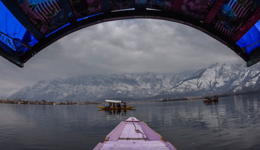 A Kashmiri boatman rows his boat next to the snow-capped mountains in Dal Lake on February 01, 2017 in Srinagar, the summer capital of Indian Administered Kashmir, India. Cold weather continued in the Kashmir valley with most places in the state recording sub-zero temperatures. (Photo by Yawar Nazir/Getty Images)