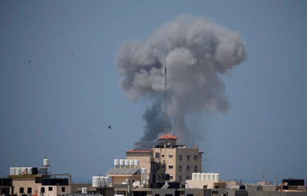 Smoke rises following an Israeli air strike in Gaza May 29, 2018. REUTERS/Suhaib Salem