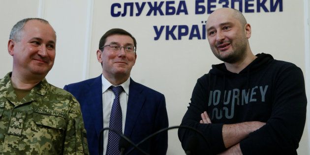 Russian journalist Arkady Babchenko (R), who was reported murdered in the Ukrainian capital on May 29, Ukrainian prosecutor-general Yuriy Lutsenko (C) and head of the state security service (SBU) Vasily Gritsak attend a news briefing in Kyiv, Ukraine on May 30 2018.