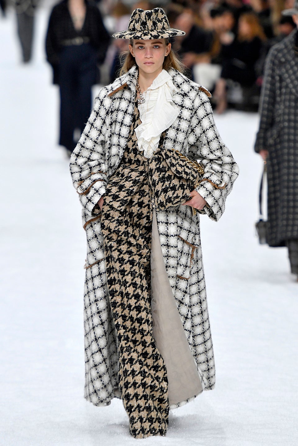 Paris Fashion Week: Is Karl Lagerfeld off his trolley? Audience strips  shelves after Chanel show, The Independent