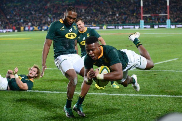 Aphiwe Dyantyi scores on debut - South Africa's fifth try in their 42-39 victory.