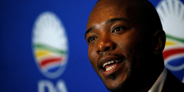 Leader of South Africa's Democratic Alliance (DA) Mmusi Maimane speaks during a news conference in Johannesburg, South Africa April 1, 2016. REUTERS/Siphiwe Sibeko/File Photo