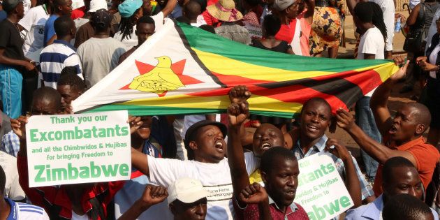 Supporters of Zimbabwe's former vice president Emmerson Mnangagwa await his arrival in Harare, Zimbabwe, November 22, 2017.
