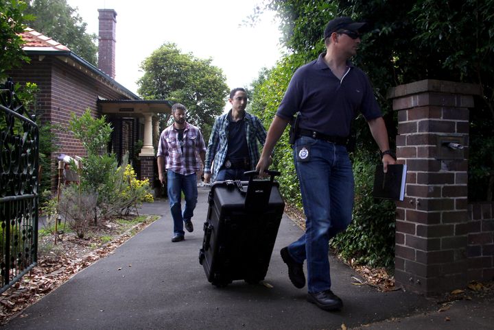 FILE PHOTO - Australian Federal Police officers walk down the driveway after searching the home of probable creator of cryptocurrency bitcoin Craig Steven Wright in Sydney's north shore December 9, 2015. To match Special Report BITCOIN-WRIGHT/PATENTS REUTERS/David Gray/File Photo