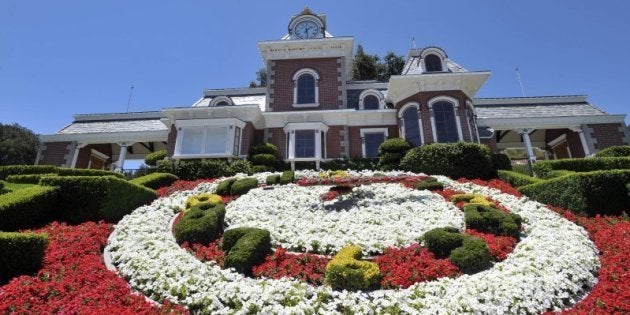 No, that's not the house, it's the train station. This photo of the train station at Michael Jackson's Neverland Ranch in Los Olivos in California was taken in 2009.