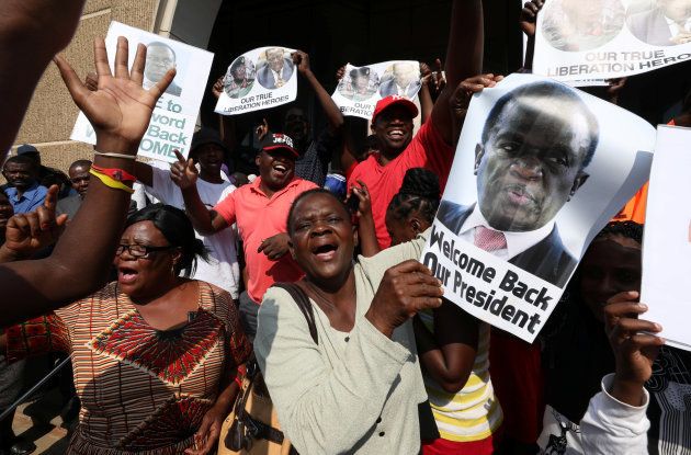 Supporters of Zimbabwe's former vice president Emmerson Mnangagwa await his arrival in Harare, Zimbabwe, November 22, 2017.