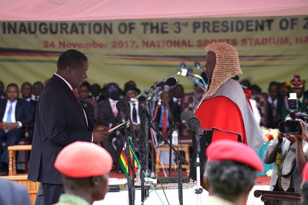 Emmerson Mnangagwa (L) is sworn in as the new Zimbabwe's president in Harare, on November 24, 2017 during the Inauguration ceremony.