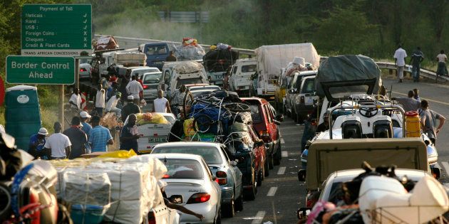 The Christmas rush at the Komatipoort border between South Africa and Mozambique. Now the ANC Youth League wants a wall along that border.