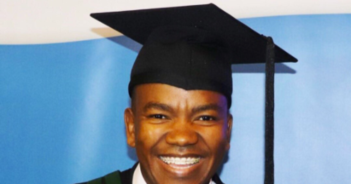 Singer Loyiso Bala Graduates With Distinction | HuffPost UK