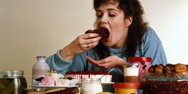 The Difference Between Binge Eating And Emotional Eating | HuffPost UK News