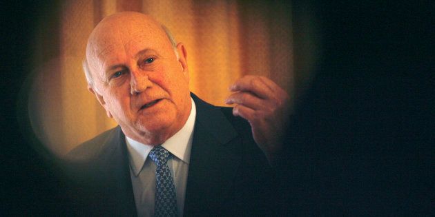 Former South African President FW de Klerk addresses a news conference in Cape Town, July 26, 2007. De Klerk denied that he had ever condoned apartheid era murders or other gross violations of human rights, following the announcement that his former cabinet minister Adriaan Vlok would be prosecuted for a 1989 attempt on the life of a prominent anti-Apartheid activist. REUTERS/Mike Hutchings (SOUTH AFRICA)