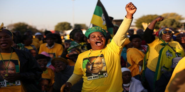 Supporters of the African National Congress chant slogans during ANC leader Jacob Zuma's election campaign in Atteridgeville, South Africa July 5, 2016. REUTERS/Siphiwe Sibeko/File Photo