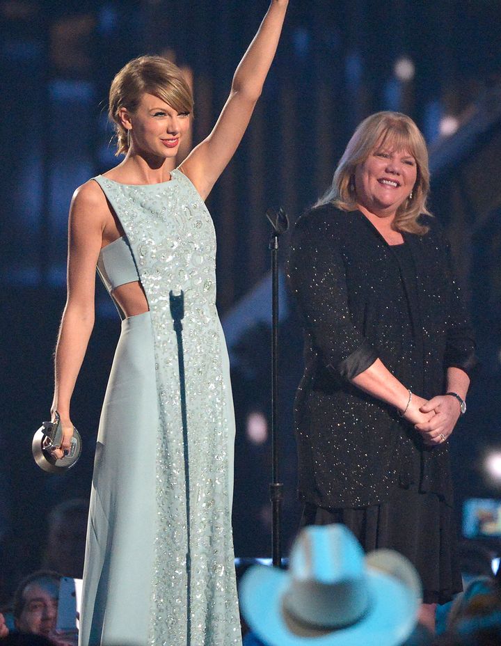 Taylor Swift and her mother Andrea at the 2015 Country Music Awards.
