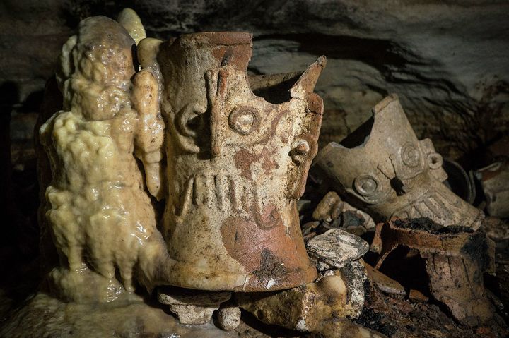 Αντικείμενο απο την προ - Κολομβιανή εποχή στην σπηλιά με τα ευρύματα των Μάγιας