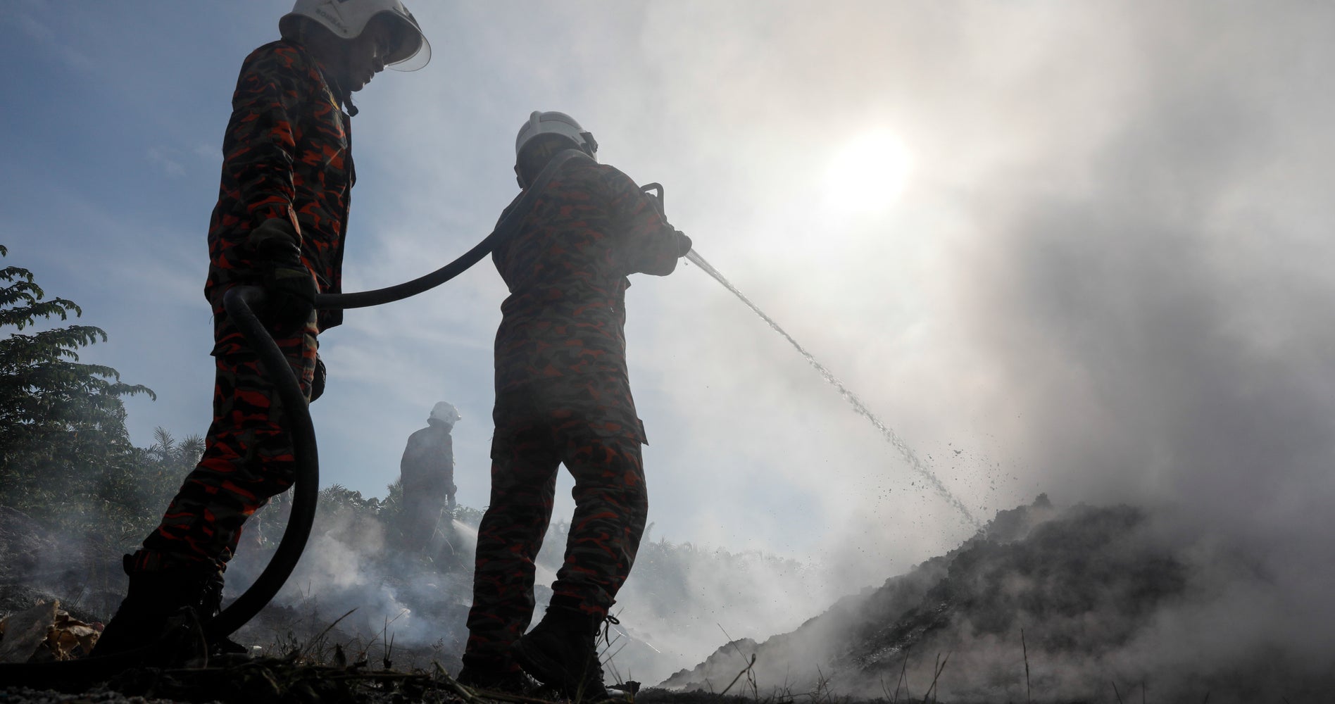 Polycarbonate Rural Fire A Shocking Amount Of Plastic Is Burned Every Second: Report | HuffPost