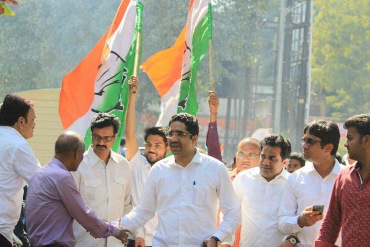Congress leader Prafulla Gudadhe (center) is likely to pose a tough challenge to Gadkari if Congress fields him from Nagpur