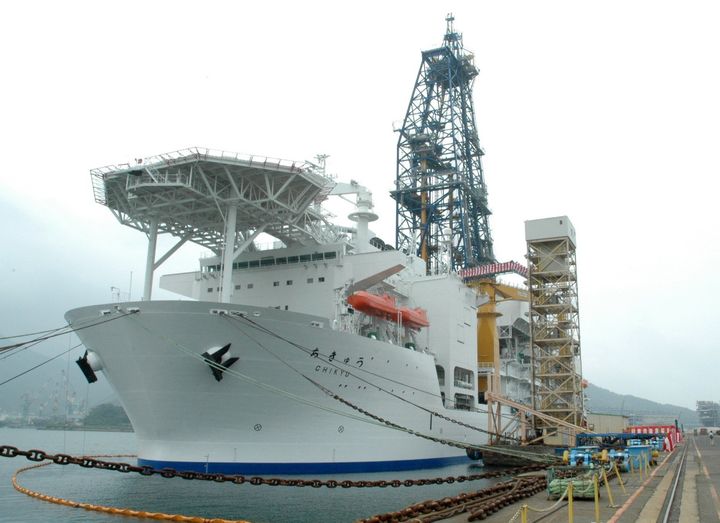 海洋研究開発機構（JAMSTEC）の地球深部探査船「ちきゅう」