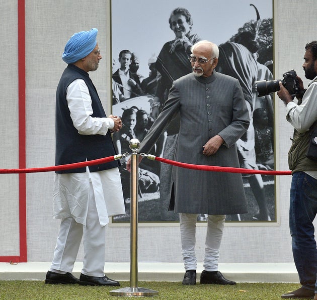 Former Vice President Mohammad Hamid Ansari and former Prime Minister Manmohan Singh in a file