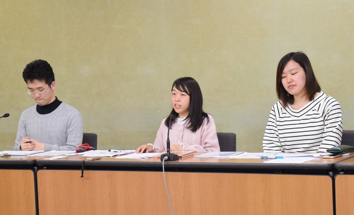 全日本医学生自治会連合に所属する医学部生たちがアンケートの中間報告をした