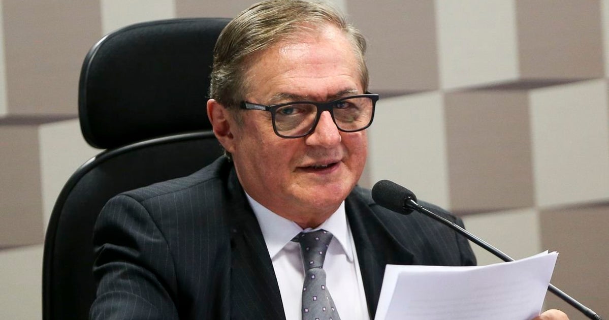 Em mais uma crise com ministro, Bolsonaro diz que o da Educação fica