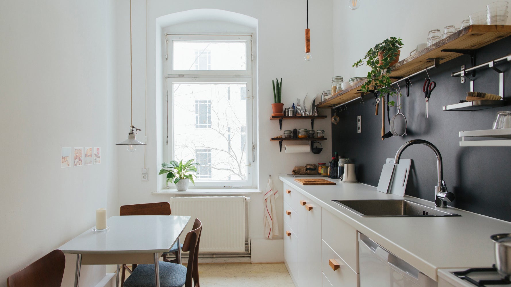 How to Create a Minimalist Home on a Budget