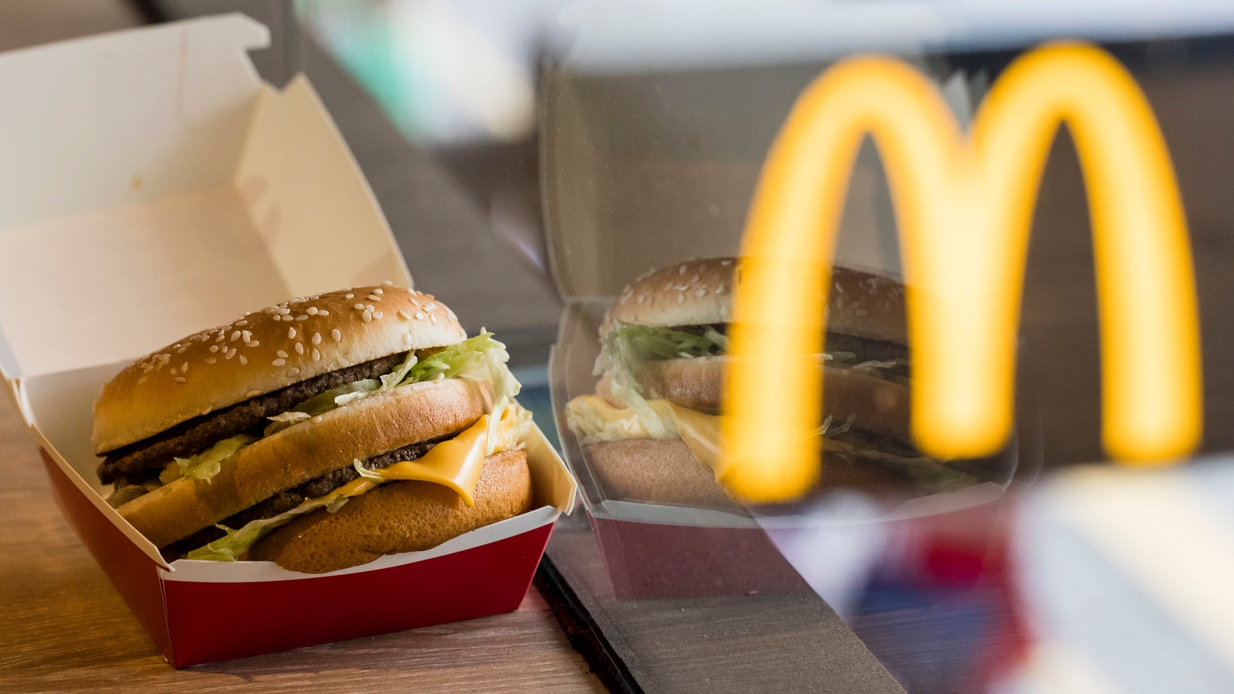 Review: McDonald's - Cheeseburger  Brand Eating. Your Daily Fast Food  Reading.