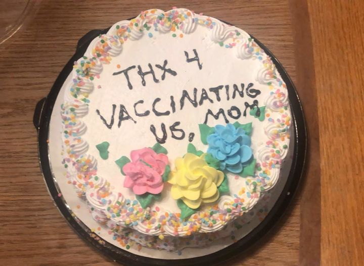 Grateful Teen Gets Her Mom A Vaccination Thank-You Cake | HuffPost Health