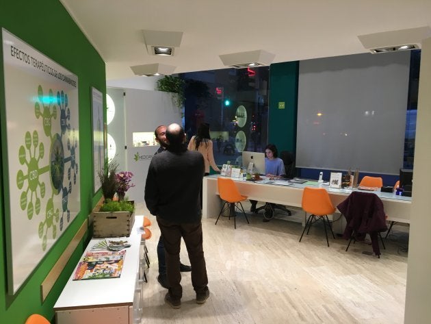Medcan, en Barcelona, es el primer local a pie de calle en España que informa sobre terapias con cannabinoides
