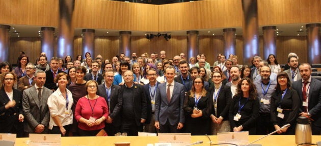 Científicos, diputados y el Ministro de Ciencia, Innovación y Universidades en la sala Ernest Lluch del...