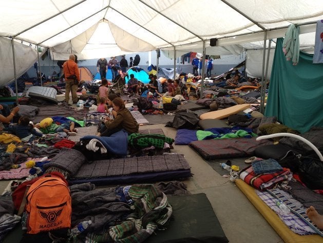 Carpa dentro del albergue.