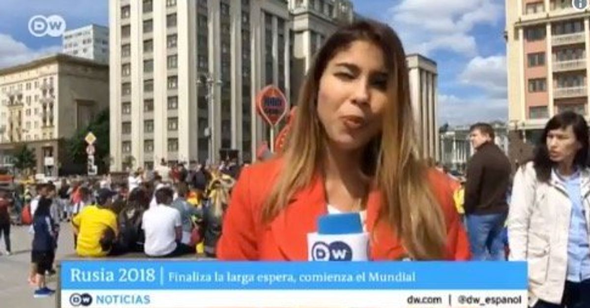 Una Reportera Acosada Durante Una Retransmisión En Directo En El Mundial El Huffpost 5599