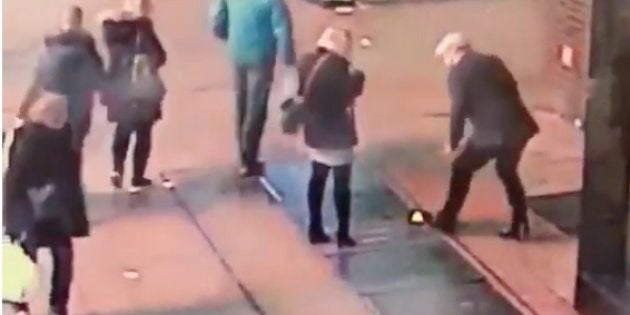 La historia con final feliz de la pareja que perdió el anillo de compromiso en una alcantarilla en Nueva