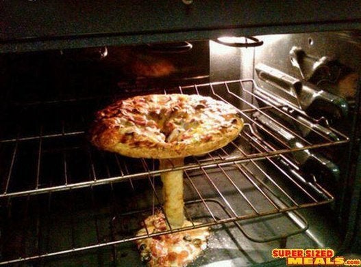La sencillísima fórmula para calentar dos pizzas a la vez en una sola  bandeja | El HuffPost Life