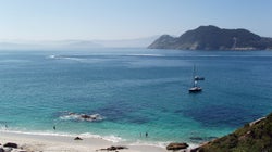 Guía rápida para disfrutar de la playa y la montaña este verano sin