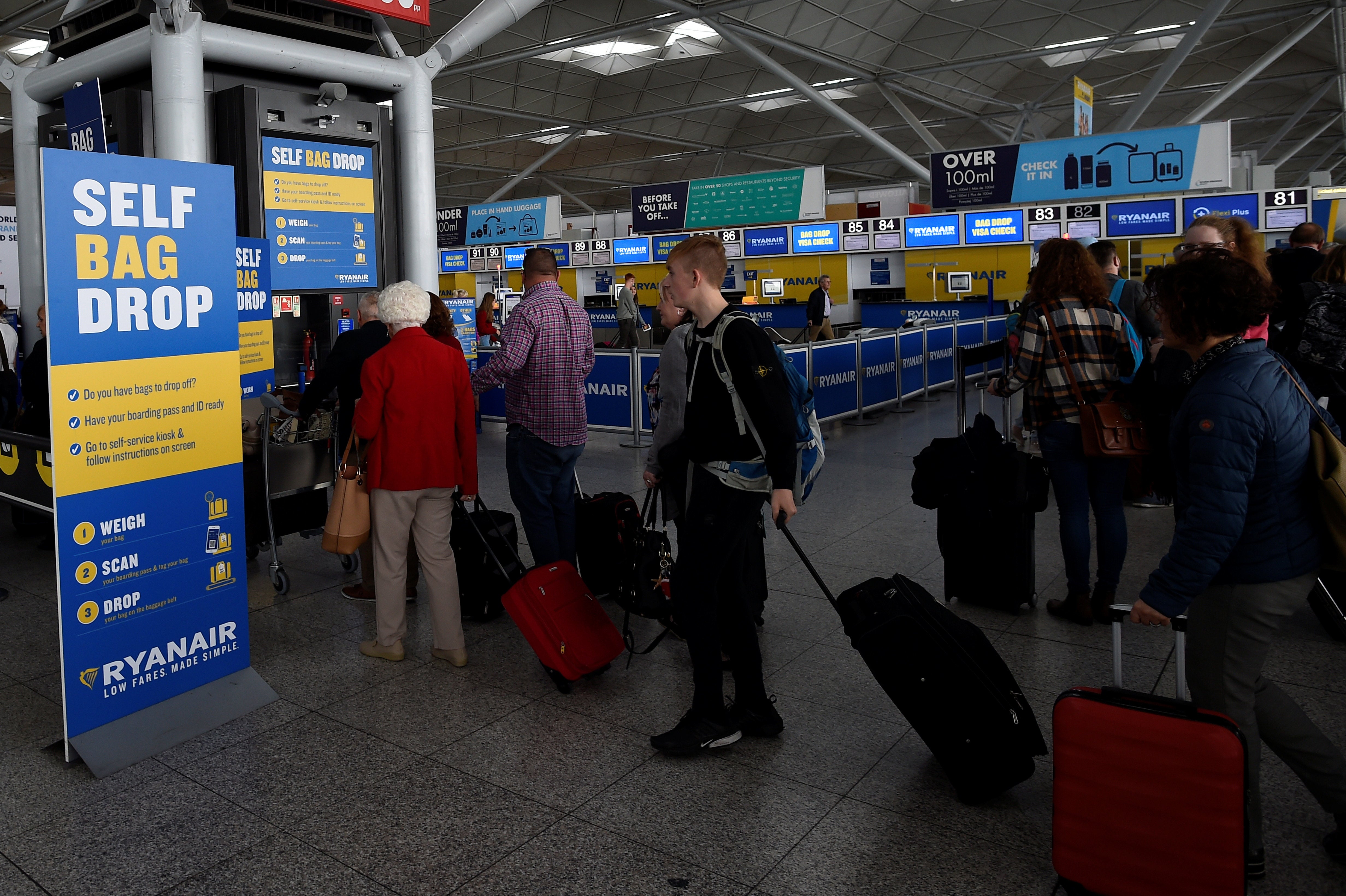 Los clientes de Ryanair no podrán llevar maleta de cabina sin pagar  embarque prioritario | El HuffPost Noticias