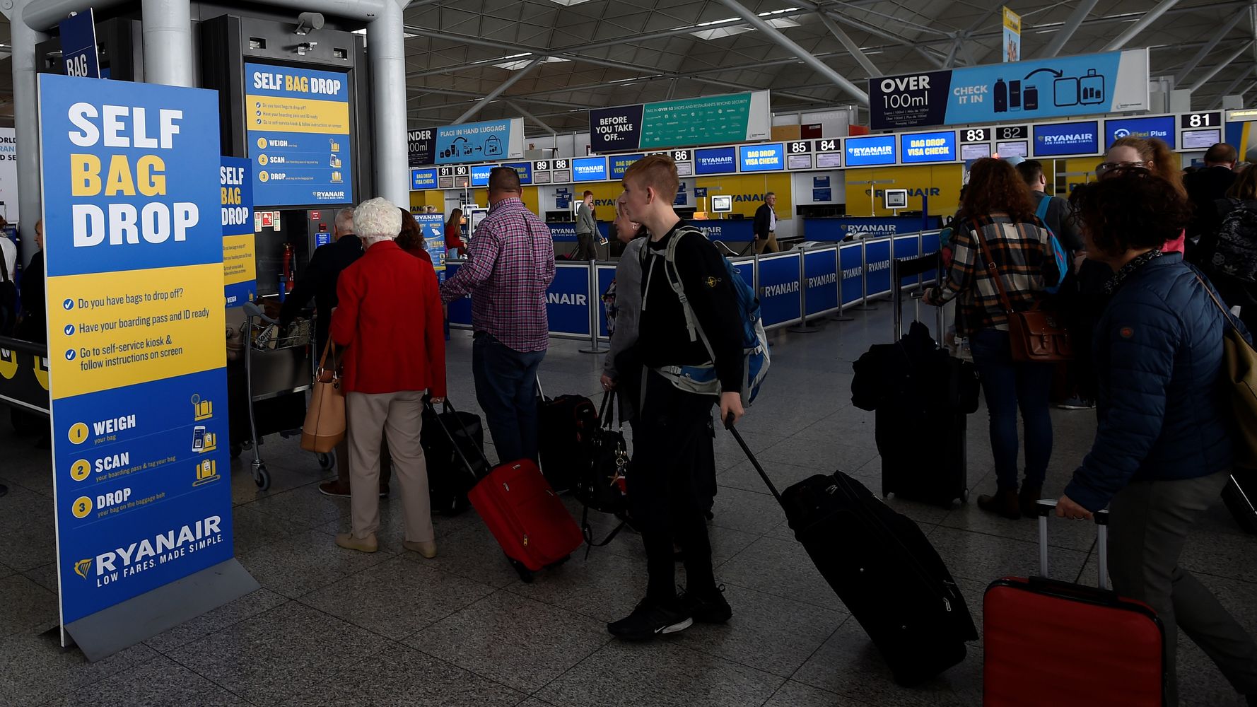 Los clientes de Ryanair no llevar maleta de cabina sin pagar embarque prioritario | El HuffPost Noticias