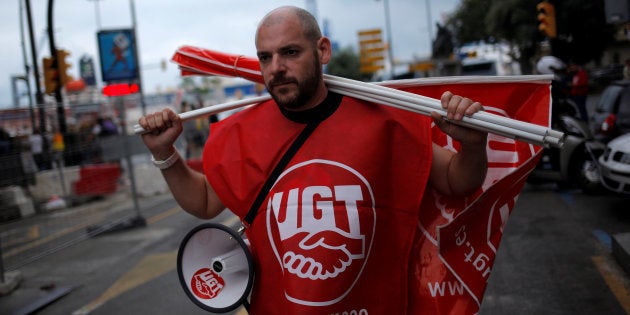 Un sindicalita de UGT en la manifestación del 1º de mayo. REUTERS/Jon Nazca
