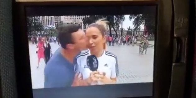Imagen que muestra el acoso sufrido durante el Mundial por María Gómez, reportera de